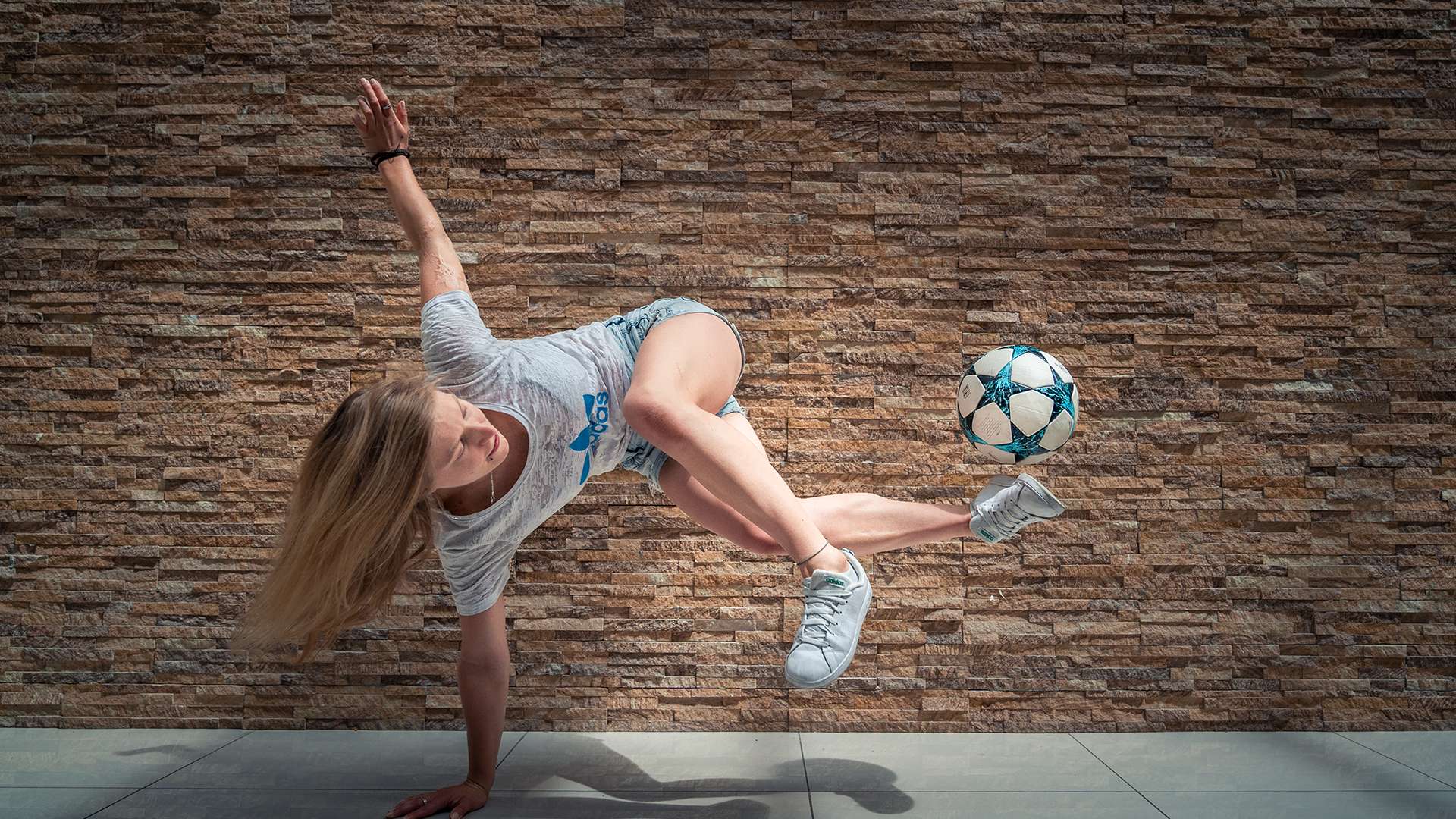 讧行为在某 讧行为在某